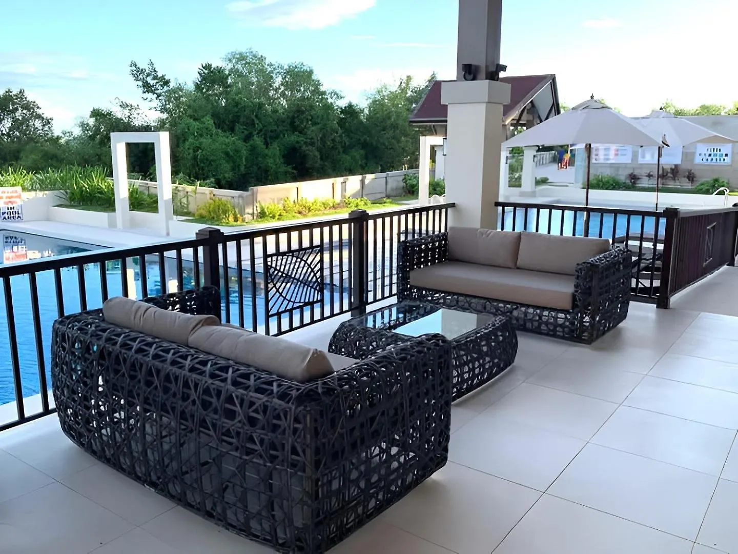 Sal'S Oceancrest Suite Dauis Aparthotel